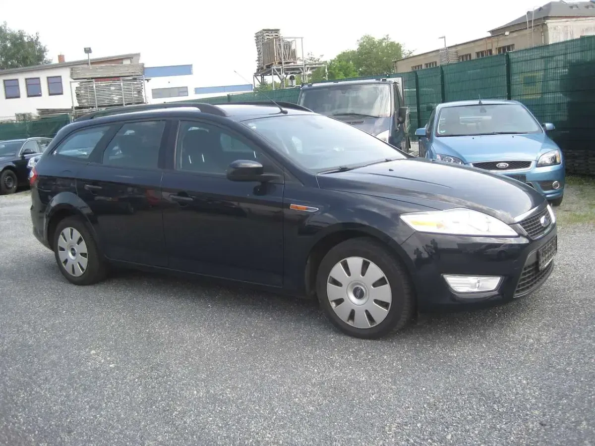 Gebraucht Ford Mondeo Trend 140 PS (102 kW) 2008 Marineblau Kombi