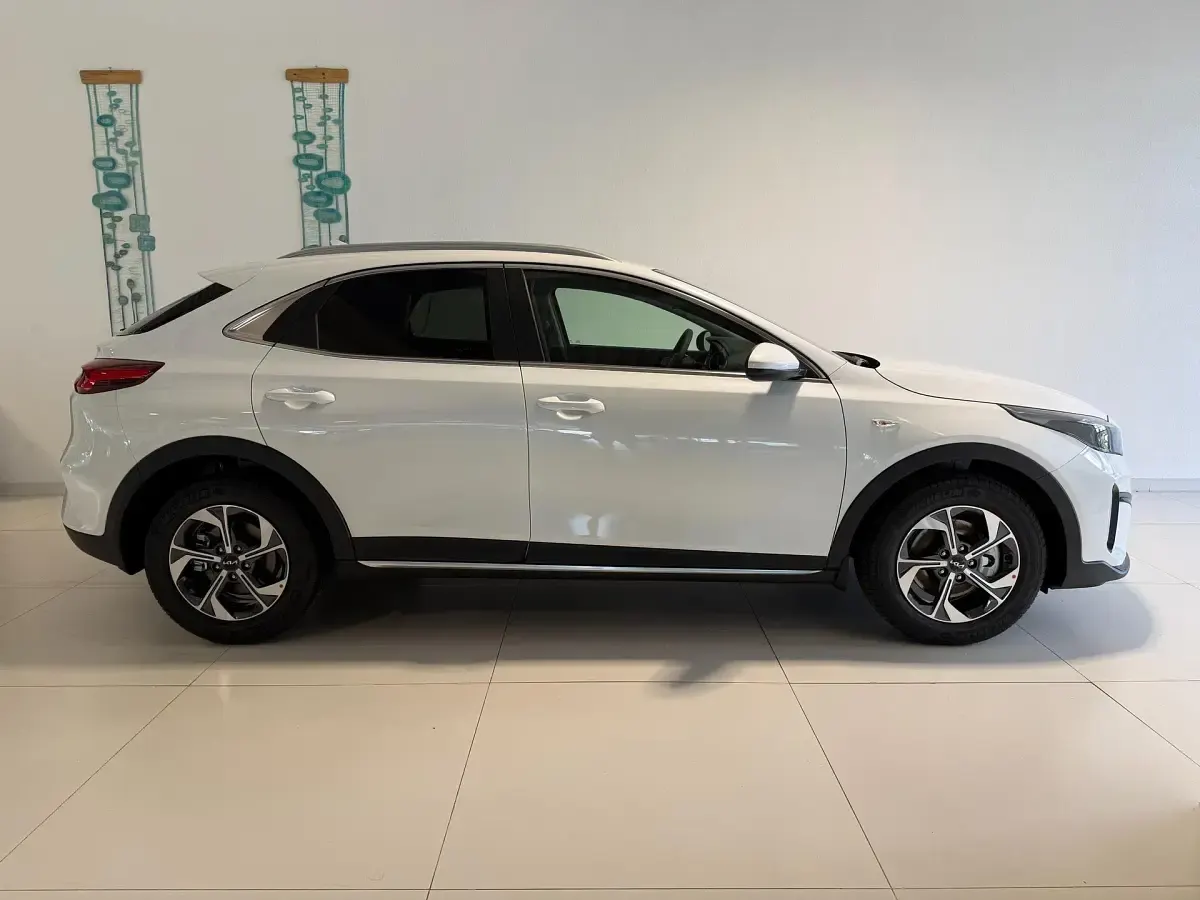 Neu Kia XCeed City 150 PS (110 kW) 2026 Deluxe white SUV
