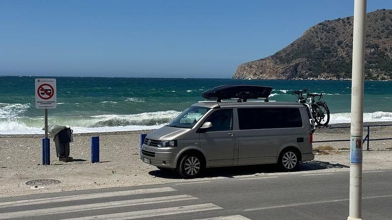 Grün Gebraucht 2010 VW T5 California Van | 33.900 € - Bild 1/4