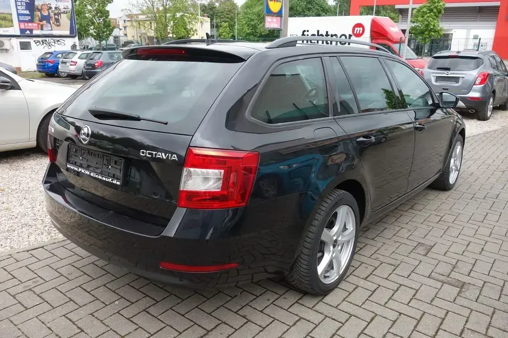 Gebraucht Skoda Octavia Drive 116 PS (85 kW) 2017 Schwarz Kombi