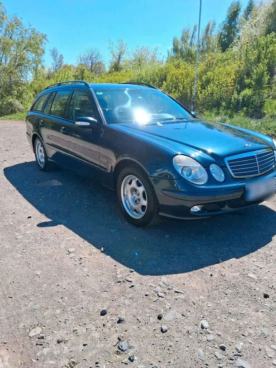 Second-hand Mercedes E200 163 CP (119 kW) 2005 Negru Break