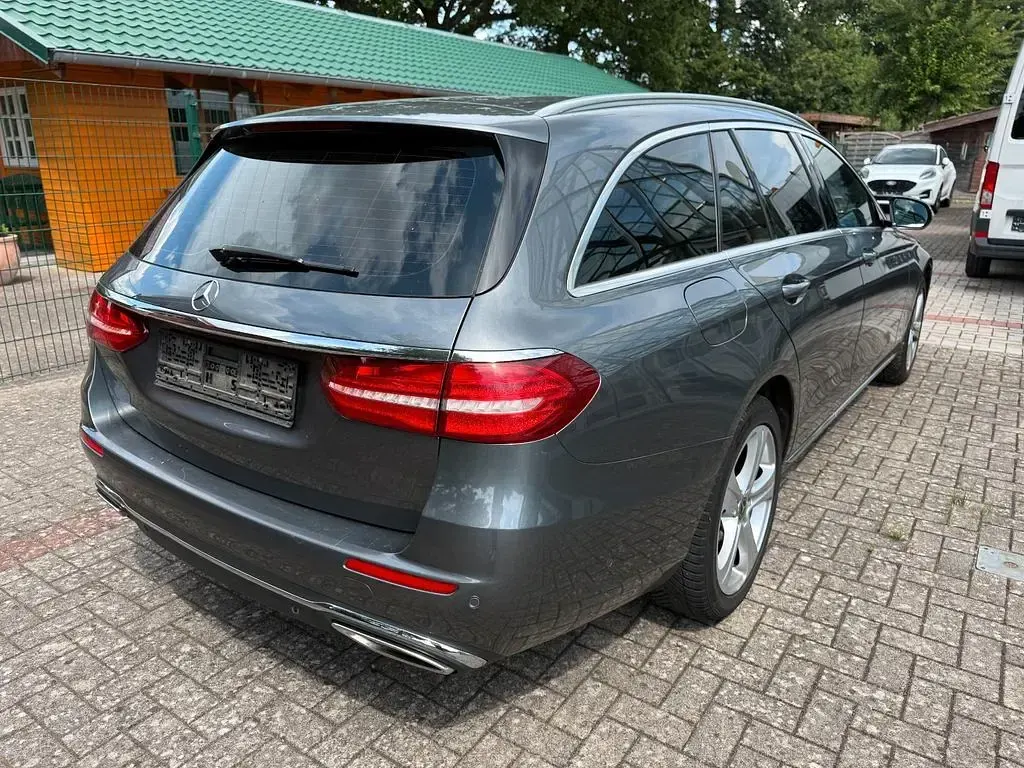 Gebraucht Mercedes E400 333 PS (244 kW) 2018 Grau Kombi