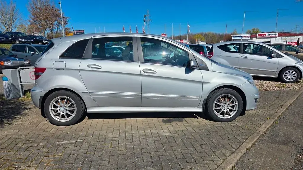 Gebraucht Mercedes B160 95 PS (69 kW) 2011 Silber Kleinwagen