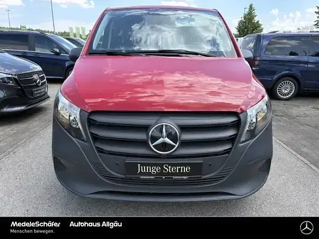 Gebraucht Mercedes Vito 136 PS (100 kW) 2024 Jupiterrot Van