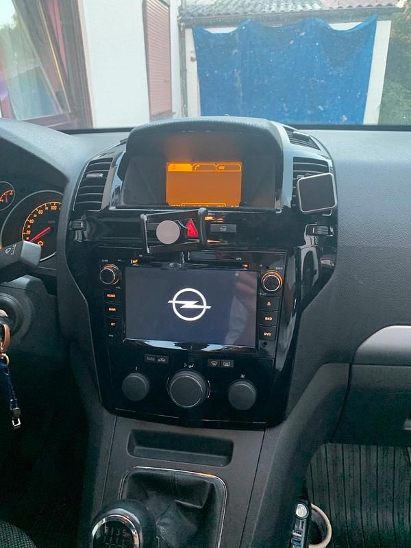 Gebraucht Opel Zafira 102 PS (75 kW) 2011 Schwarz Van / Kleinbus