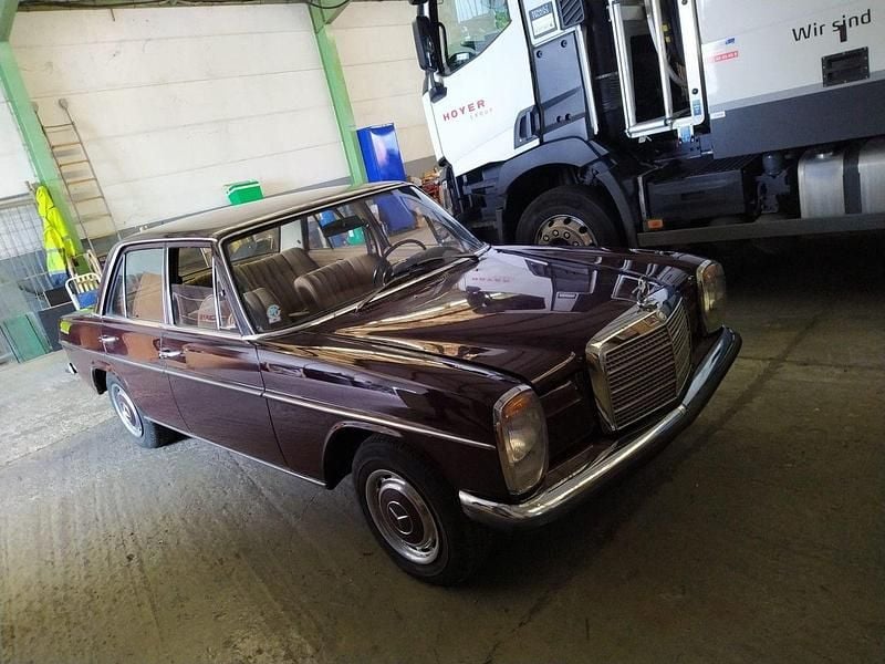 Rot Gebraucht 1970 Mercedes 200 Limousine | 4.000 € - Bild 1/4