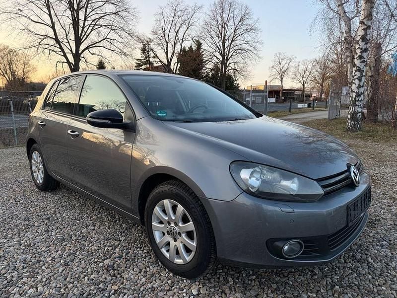 Gebraucht VW Golf VI Match 105 PS (77 kW) 2012 Schwarz Kleinwagen