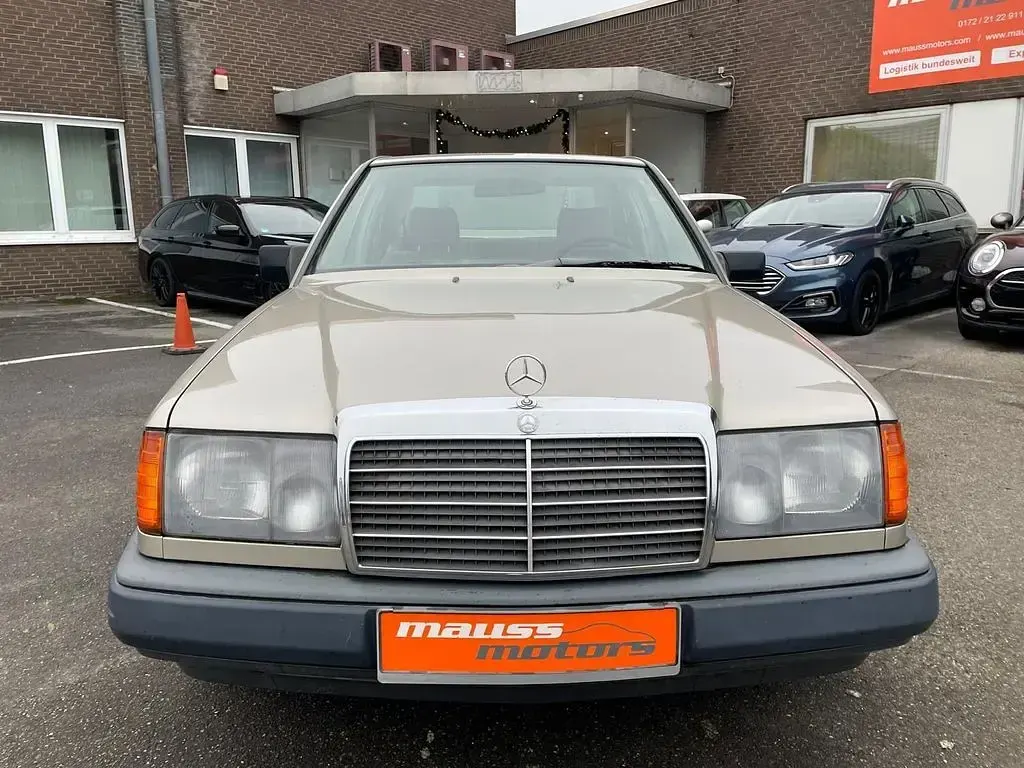 Gebraucht Mercedes 200 109 PS (80 kW) 1987 Beige Limousine