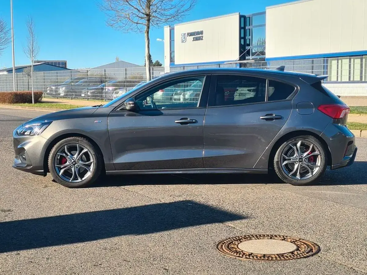 Usado Ford Focus ST-Line X 155 CV (114 kW) 2020 Gris Berlina