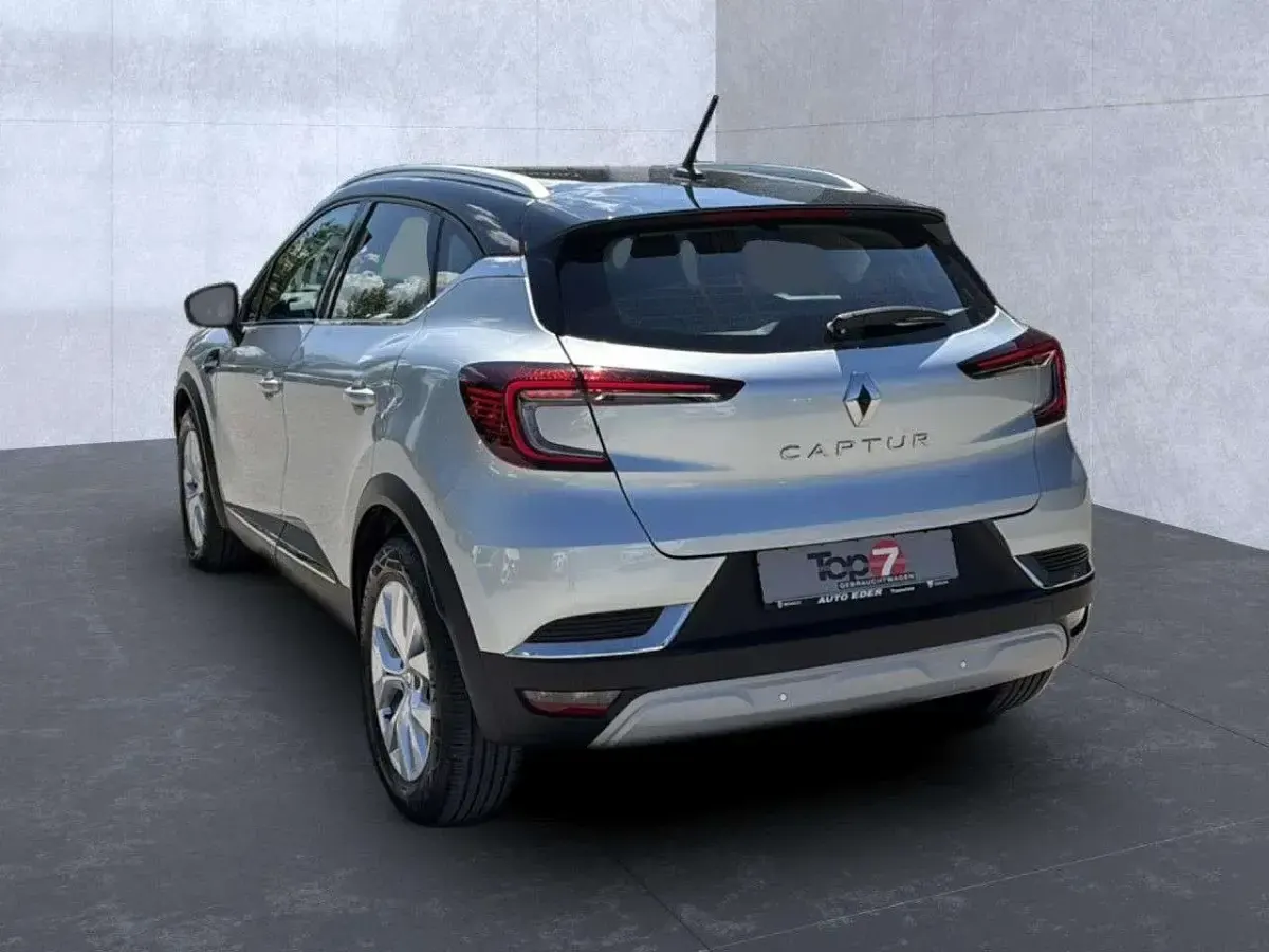 Gebraucht Renault Captur Intens 140 PS (102 kW) 2022 Grey kqa + black gne SUV