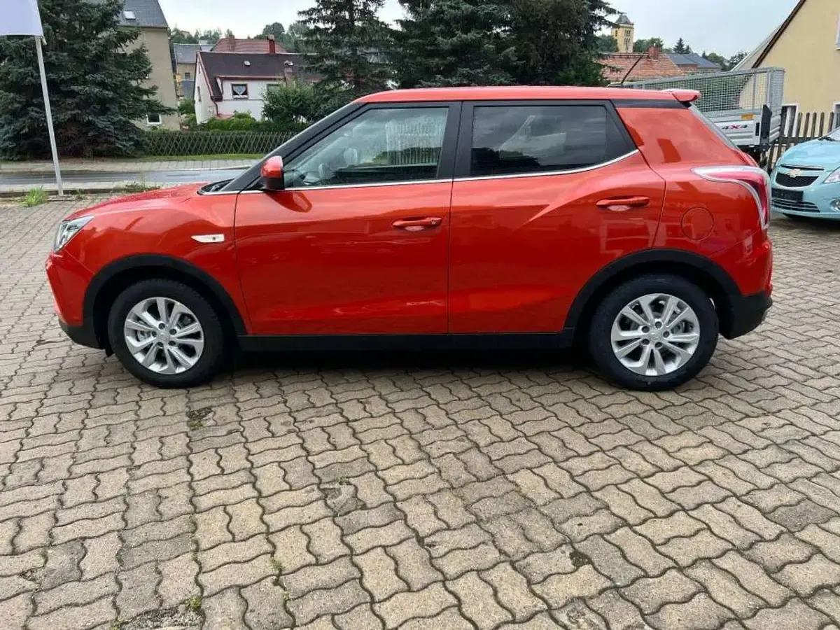Gebraucht SsangYong Tivoli 128 PS (94 kW) 2019 Rat orange pop (met) SUV