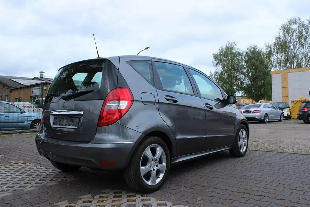 Gebraucht Mercedes A160 Elegance 95 PS (69 kW) 2010 Grau Limousine