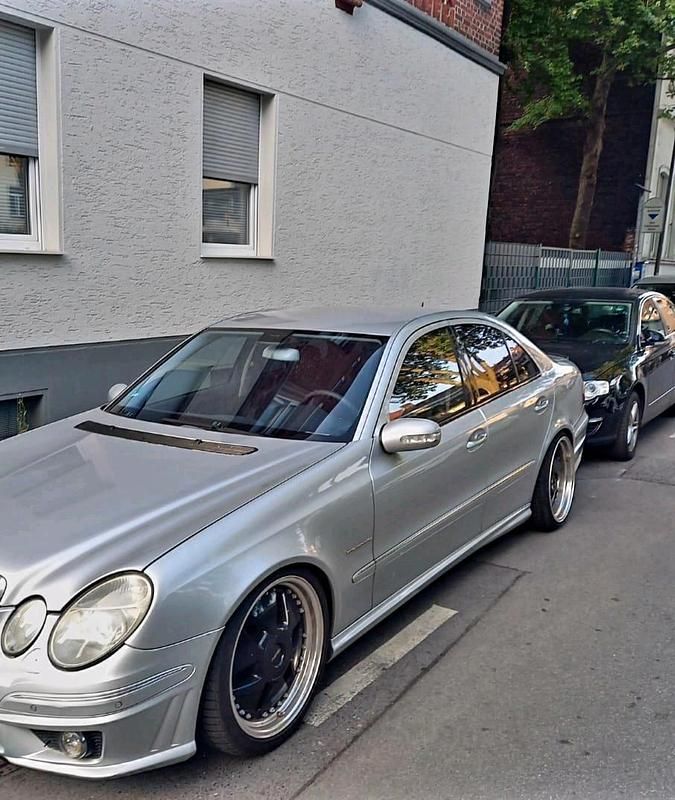 Silber Gebraucht 2002 Mercedes E500 Limousine | 6.000 € (Guter Preis) - Bild 1/4