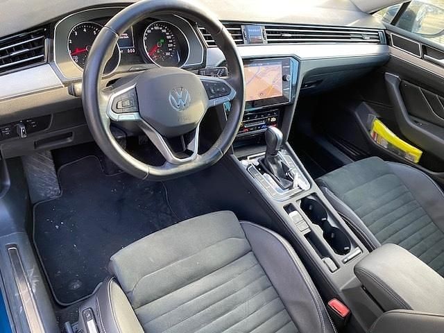 Gebraucht VW Passat Elegance 150 PS (110 kW) 2021 Aquamarinblau metallic (metallic) Kombi