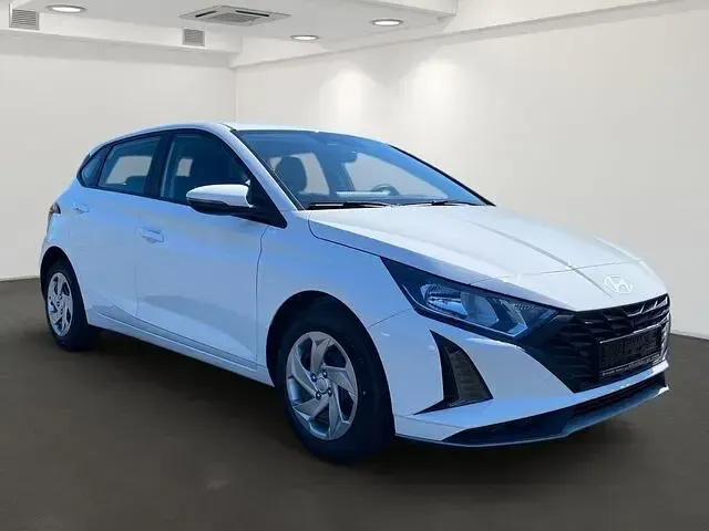 Gebraucht Hyundai i20 Select 101 PS (74 kW) 2025 Purple (atlas white / sol) Limousine
