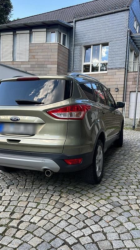 Andere farben Gebraucht 2015 Ford Kuga Titanium SUV | 10.700 € (Fairer Preis) - Bild 1/4