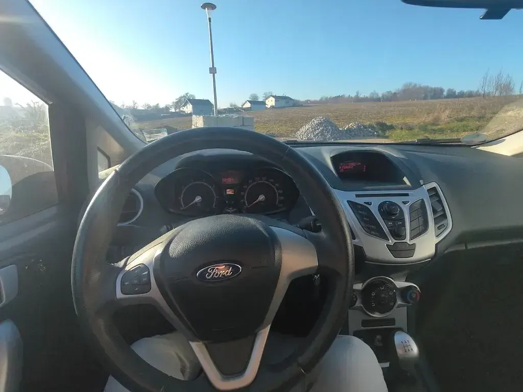 Gebraucht Ford Fiesta 82 PS (60 kW) 2012 Rot Limousine