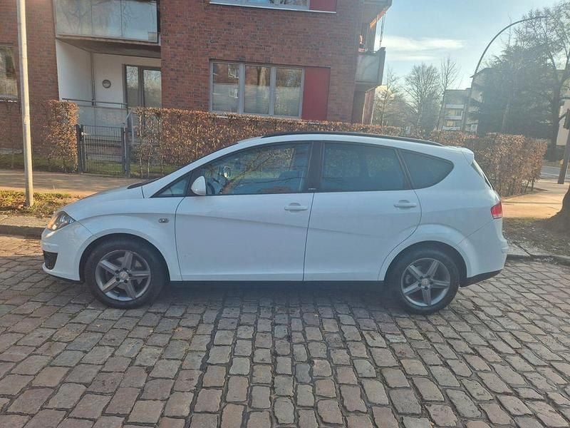 Weiß Gebraucht 2014 Seat Altea XL Ecomotive Van / Kleinbus | 7.000 € (Fairer Preis) - Bild 1/4