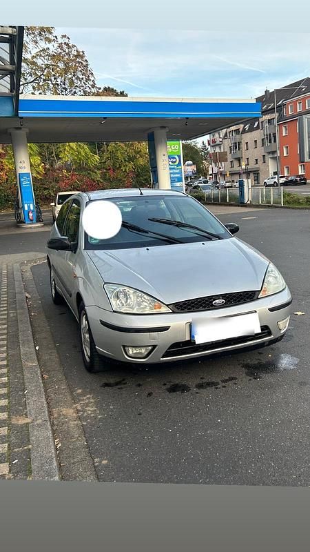 Grau Gebraucht 2001 Ford Focus Kleinwagen | 650 € (Guter Preis) - Bild 1/3
