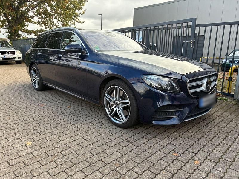 Gebraucht Mercedes E400 AMG line 333 PS (244 kW) 2017 Blau Kombi