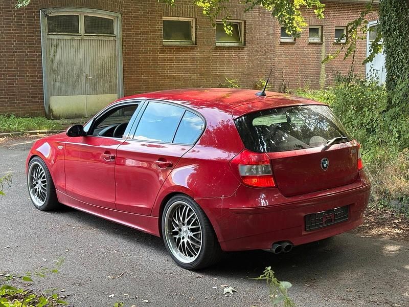 Gebraucht BMW 130 265 PS (194 kW) 2006 Rot Kleinwagen