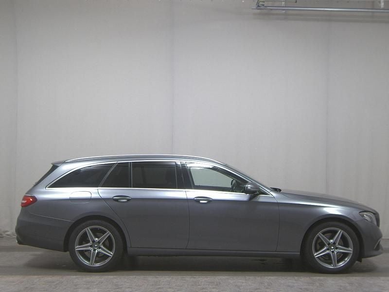 Grau Gebraucht 2020 Mercedes E300 Avantgarde Limousine | 17.250 € (Superpreis) - Bild 1/4