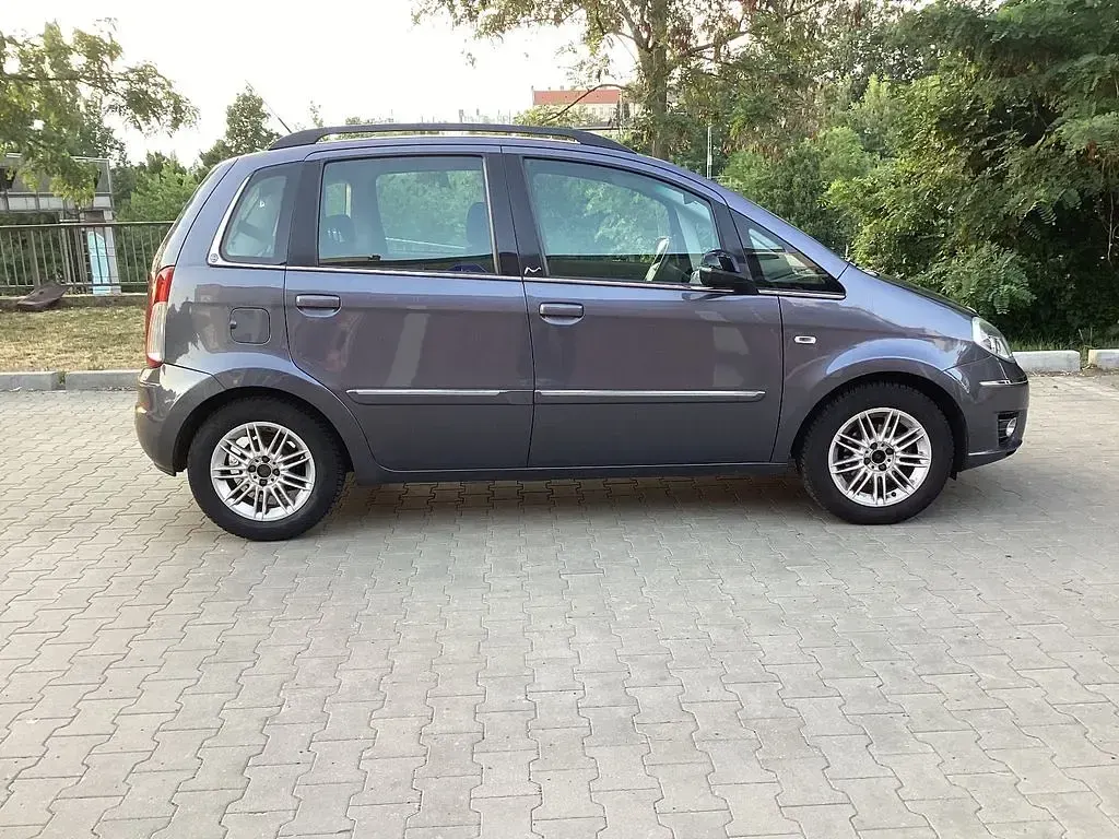 Gebraucht Lancia Musa Gold 95 PS (69 kW) 2012 Grau Van / Kleinbus