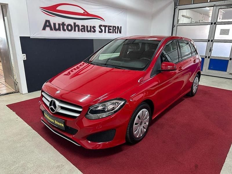 Rot Gebraucht 2014 Mercedes B180 Van / Kleinbus | 13.390 € (Fairer Preis) - Bild 1/4