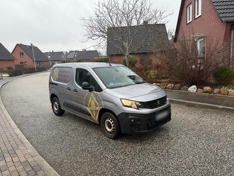 Gebraucht Peugeot Partner 130 PS (95 kW) 2019 Silber Van / Kleinbus