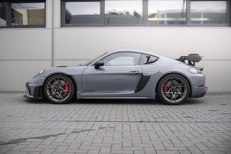Grau Gebraucht 2022 Porsche 718 Cayman Coupé | 169.900 € - Bild 1/4