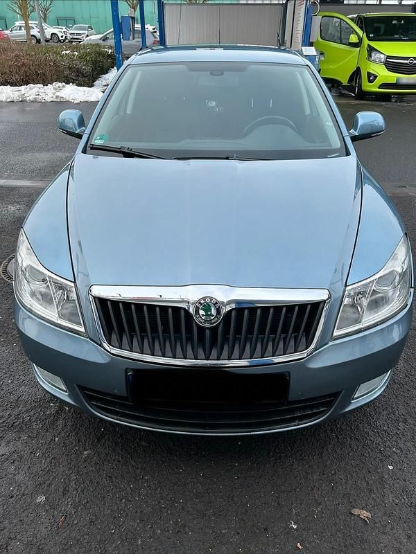 Gebraucht Skoda Octavia 122 PS (89 kW) 2010 Blau Limousine