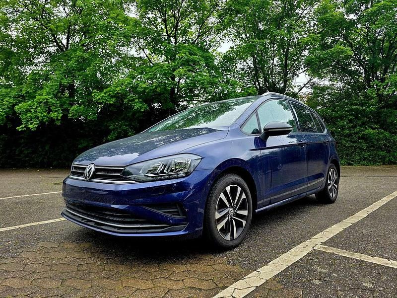 Blau Gebraucht 2019 VW Golf VII Comfortline Kombi | 22.000 € (Etwas zu teuer) - Bild 1/3