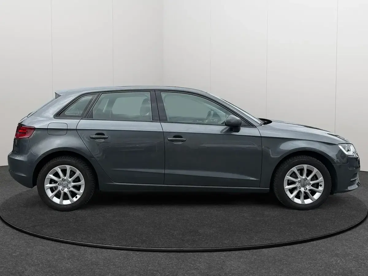 Gebraucht Audi A3 Attraction 110 PS (80 kW) 2014 Grau Kombi