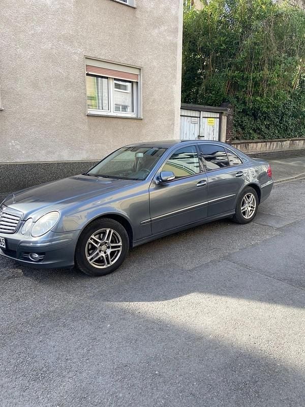 Gebraucht Mercedes E280 190 PS (139 kW) 2007 Grau Limousine