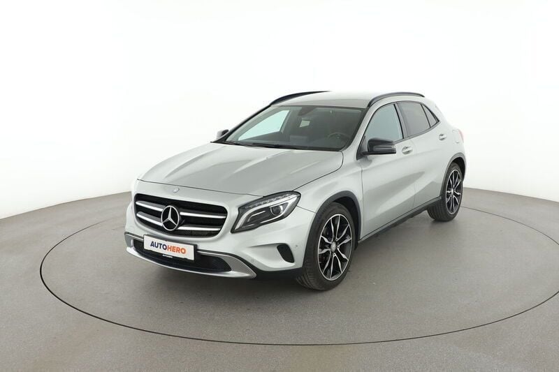 Silber Gebraucht 2016 Mercedes GLA200 Urban SUV | 19.070 € (Fairer Preis) - Bild 1/4