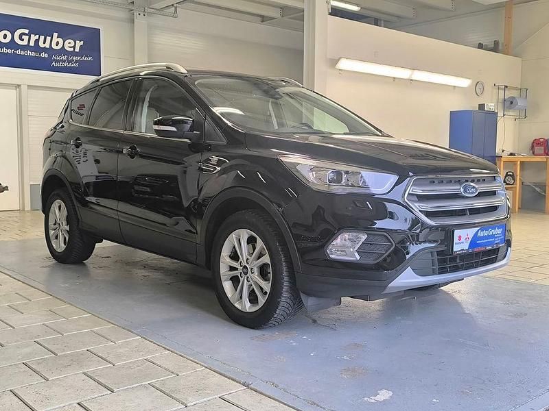 Gebraucht Ford Kuga Titanium 150 PS (110 kW) 2019 Schwarz SUV