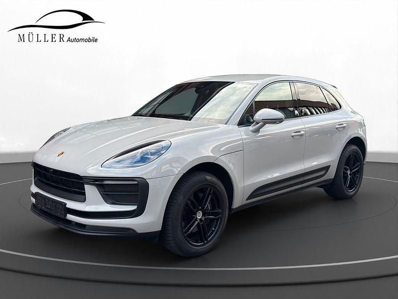 Grau Gebraucht 2022 Porsche Macan SUV | 59.999 € (Guter Preis) - Bild 1/4