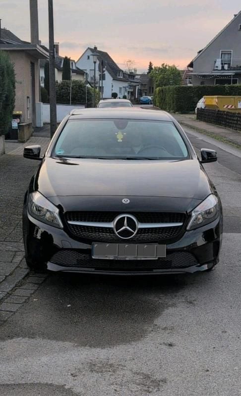 Schwarz Gebraucht 2017 Mercedes A160 Style Kleinwagen | 15.990 € (Fairer Preis) - Bild 1/4
