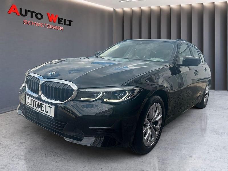 Schwarz Gebraucht 2020 BMW 320 Sport Line Kombi | 25.990 € (Fairer Preis) - Bild 1/4