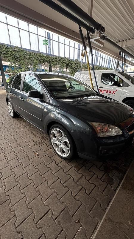 Gebraucht Ford Focus Ghia 145 PS (106 kW) 2006 Blau Limousine