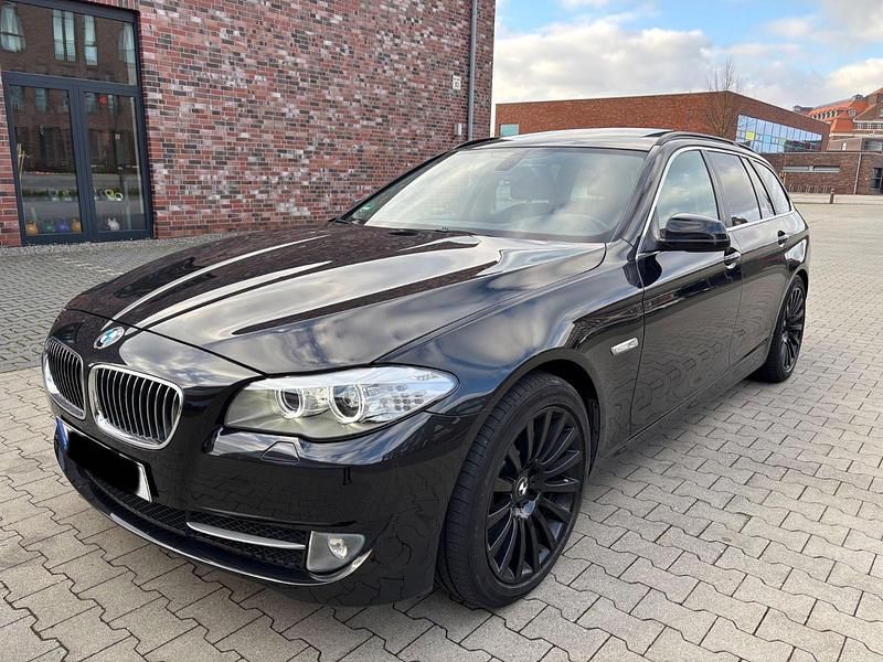 Schwarz Gebraucht 2011 BMW 525 Kombi | 8.999 € (Guter Preis) - Bild 1/4