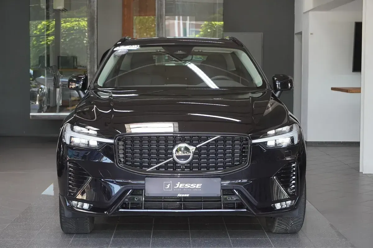 Gebraucht Volvo XC60 Plus 197 PS (144 kW) 2023 Schwarz metallic SUV