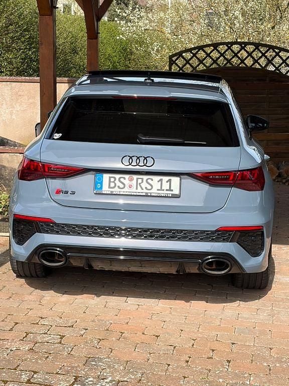 Gebraucht Audi RS3 Ambiente 400 PS (294 kW) 2023 Grau Limousine