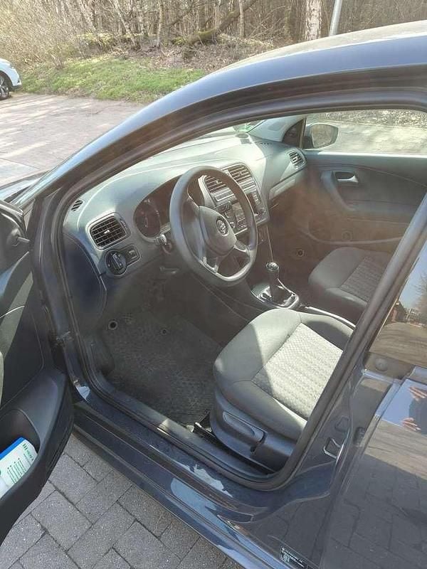 Gebraucht VW Polo Trendline 75 PS (55 kW) 2015 Grau Kleinwagen
