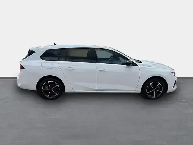 Gebraucht Opel Astra 131 PS (96 kW) 2024 Lack weiss banquise/typ aussen Kleinwagen