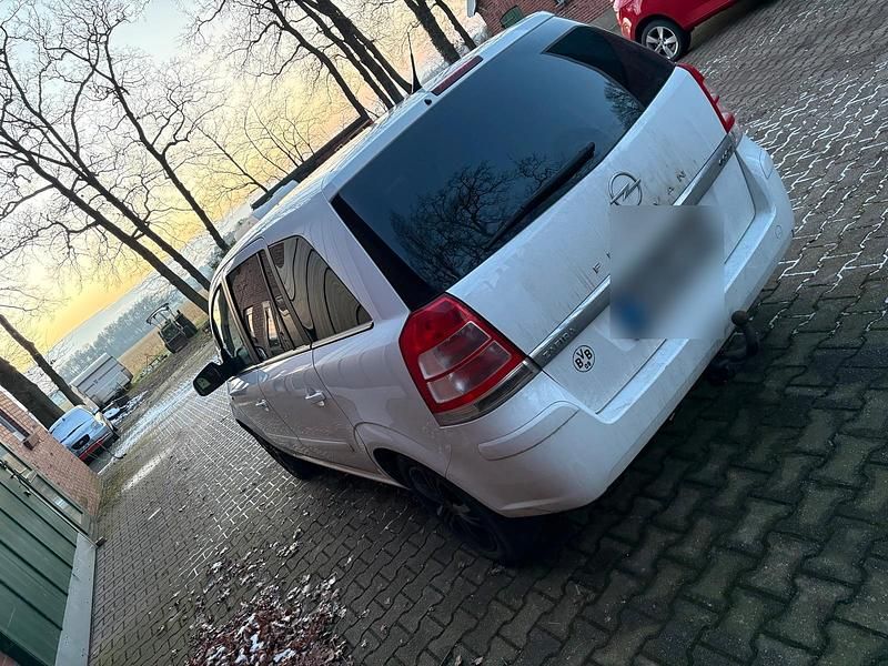 Gebraucht Opel Zafira 110 PS (80 kW) 2011 Weiß Van / Kleinbus