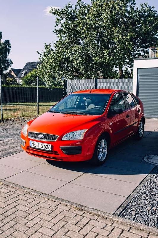 Gebraucht 2005 Ford Focus Trend Limousine | 1.990 € (Teuer) - Bild 1/4