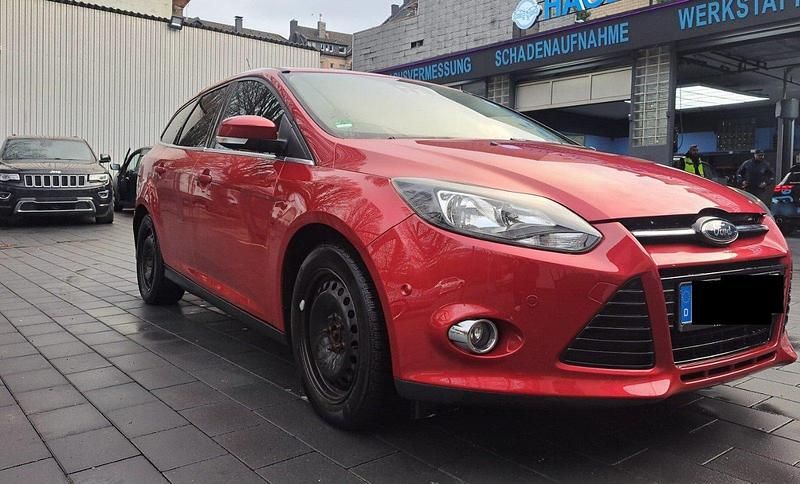 Gebraucht Ford Focus 150 PS (110 kW) 2013 Rot Limousine