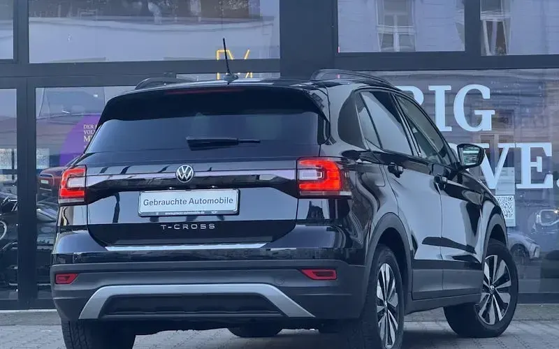 Używany VW T-Cross Move 110 KM (80 kW) 2023 Czarny SUV