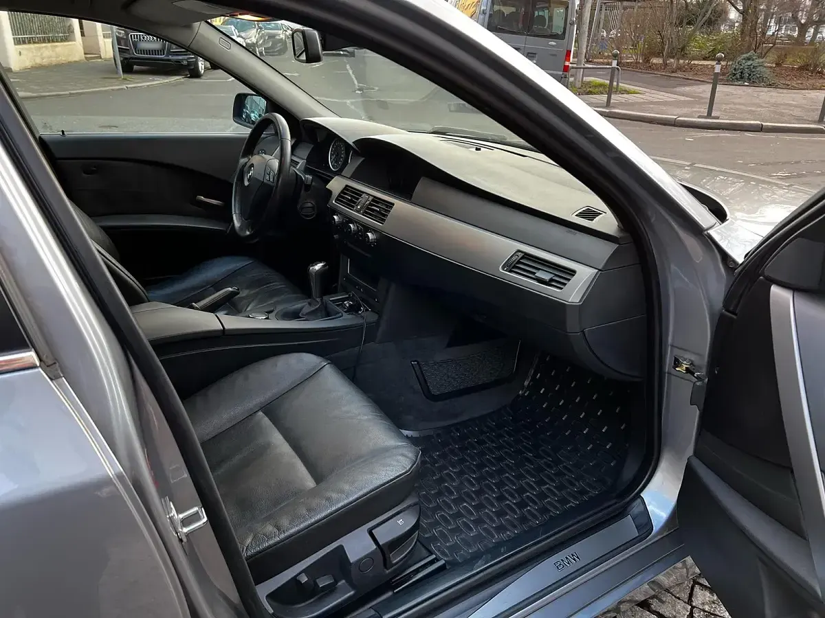Gebraucht BMW 520 163 PS (119 kW) 2005 Silber Kombi